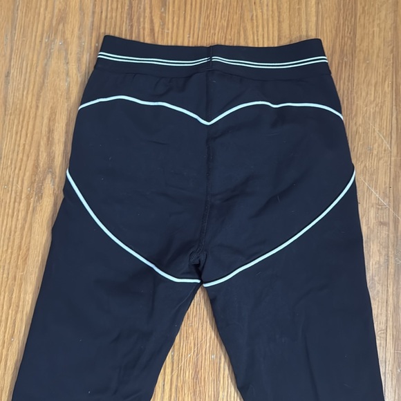 ALO High waisted heart throb leggings - Picture 3 of 6